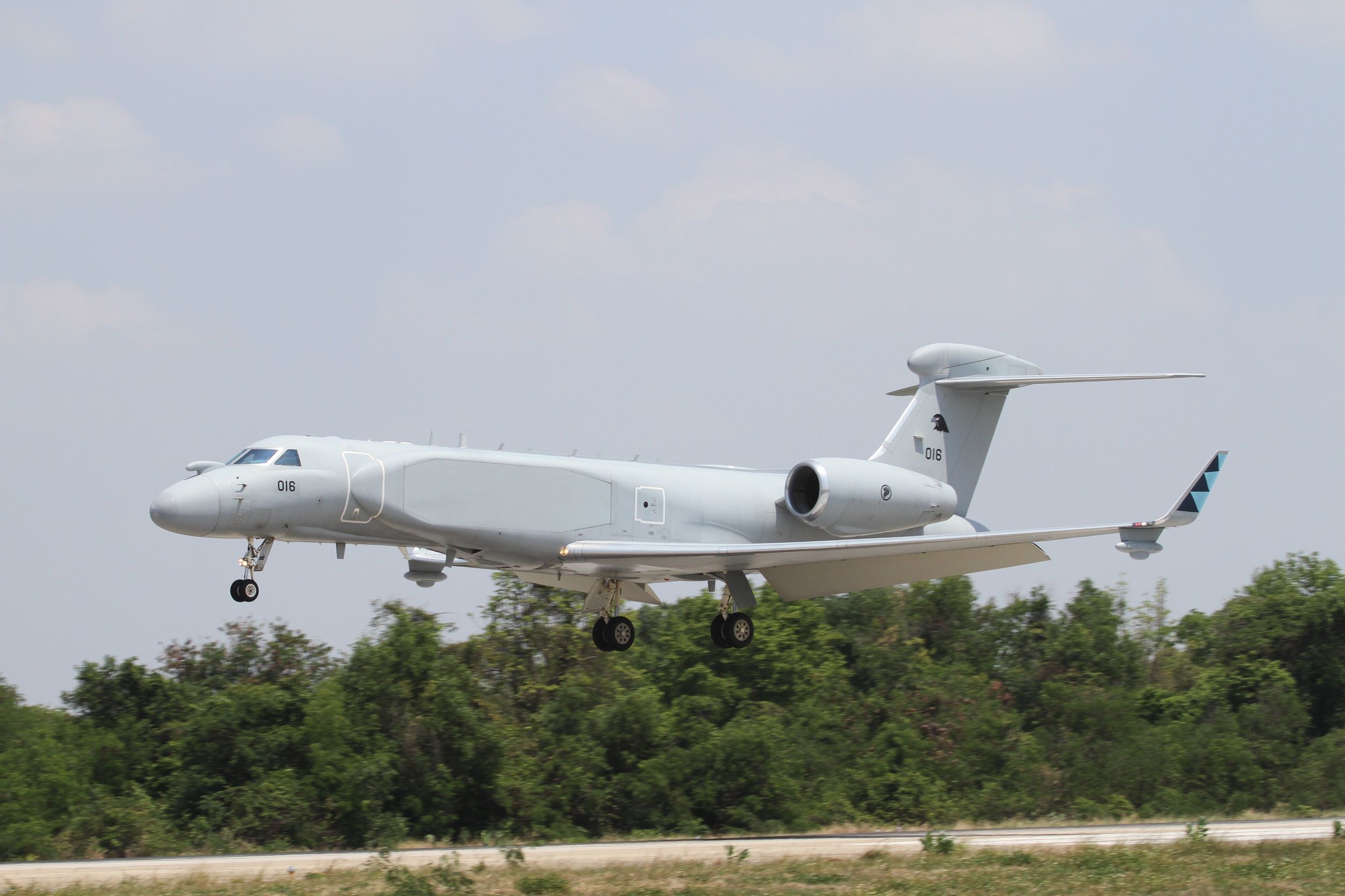The Republic of Singapore Air Force is one of several air arms that operate AEW configured Gulfstream 550s. (Photo: Alan Warnes)
