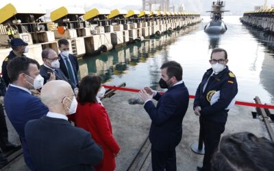 La ministra de Defensa destaca la importancia del programa de submarinos S-80 de Navantia